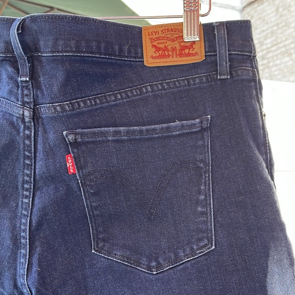 Women’s Levi’s Cropped Blue Jeans Size 16 - Picture 11 of 16